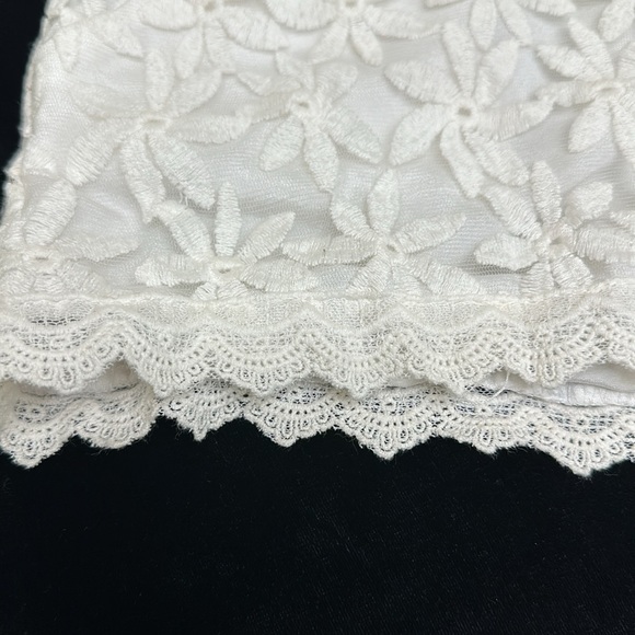 White floral shorts - Picture 3 of 6